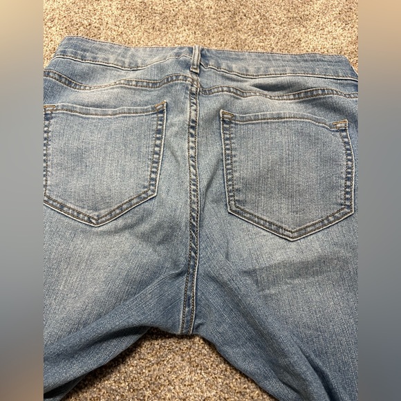 Old Navy Super Skinny Mid Rise Jeans - Picture 10 of 11